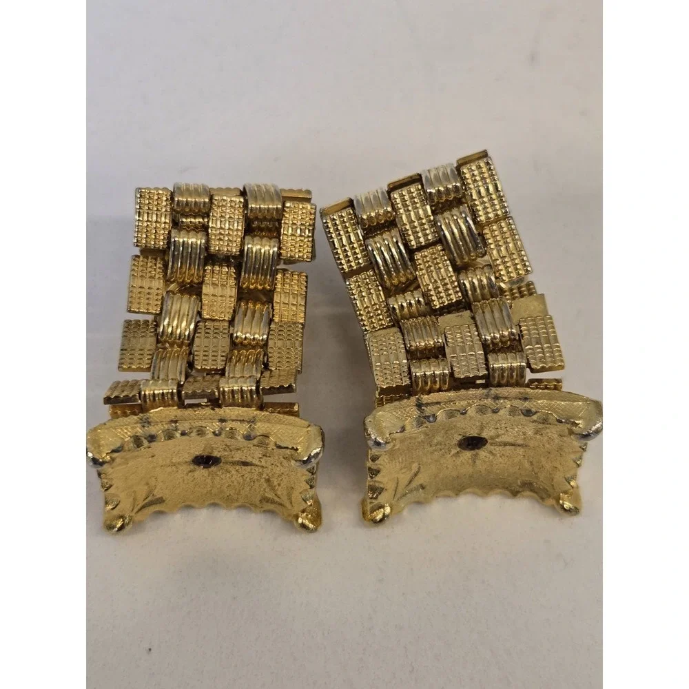 Vintage Gold Tone Cufflinks With Red‎ Stone